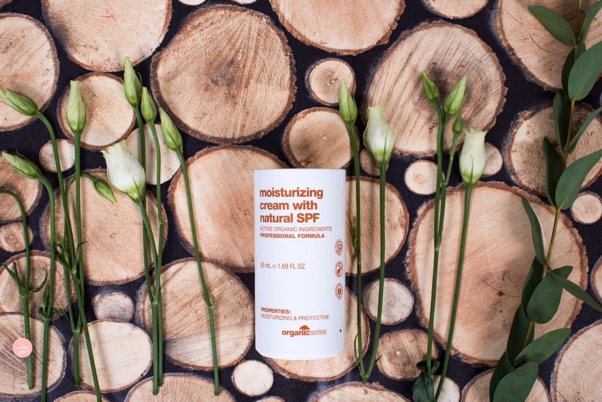 Organicseries moisturizing cream with a natural filter
