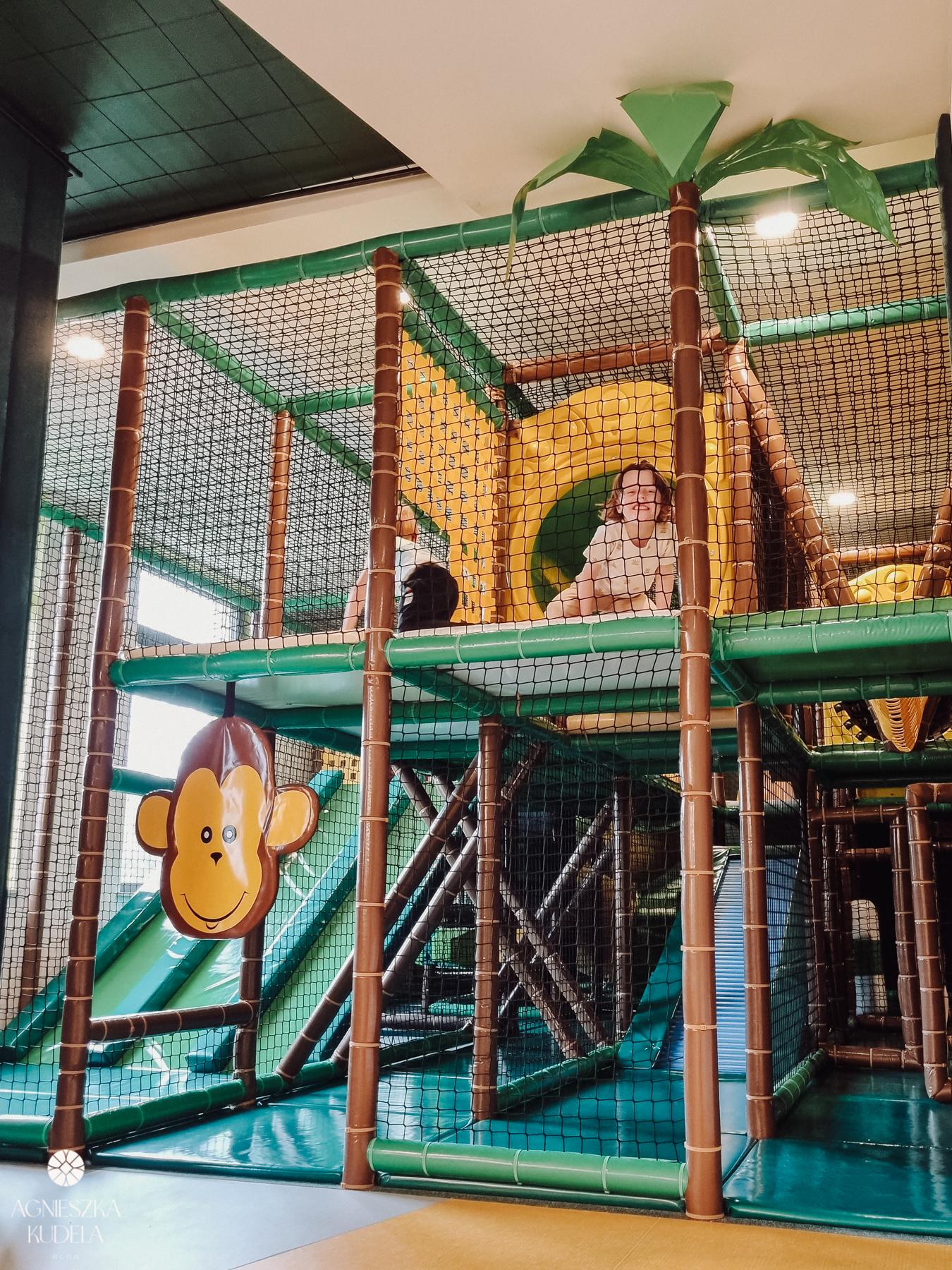 Playground at the Astor Hotel ***