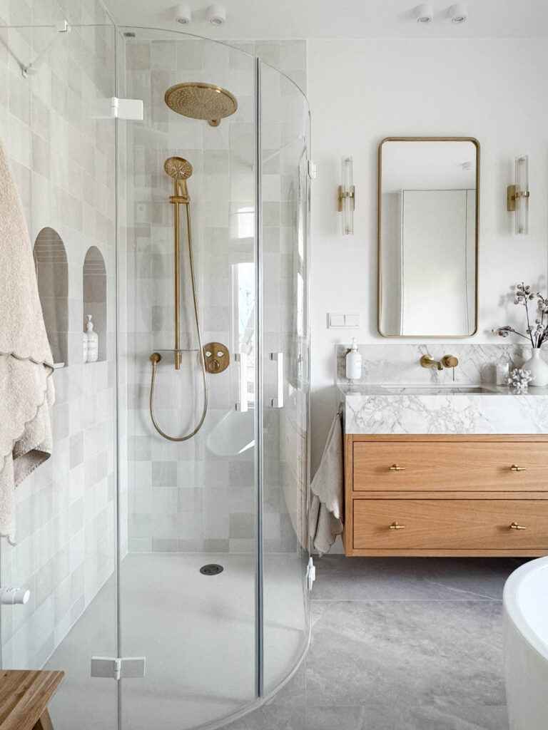 półokrągła kabina prysznicowa na zamówienie