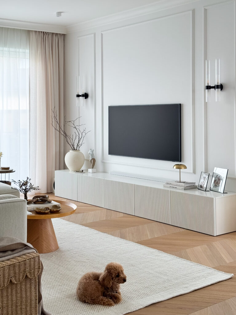 sztukateria w salonie ściana tv